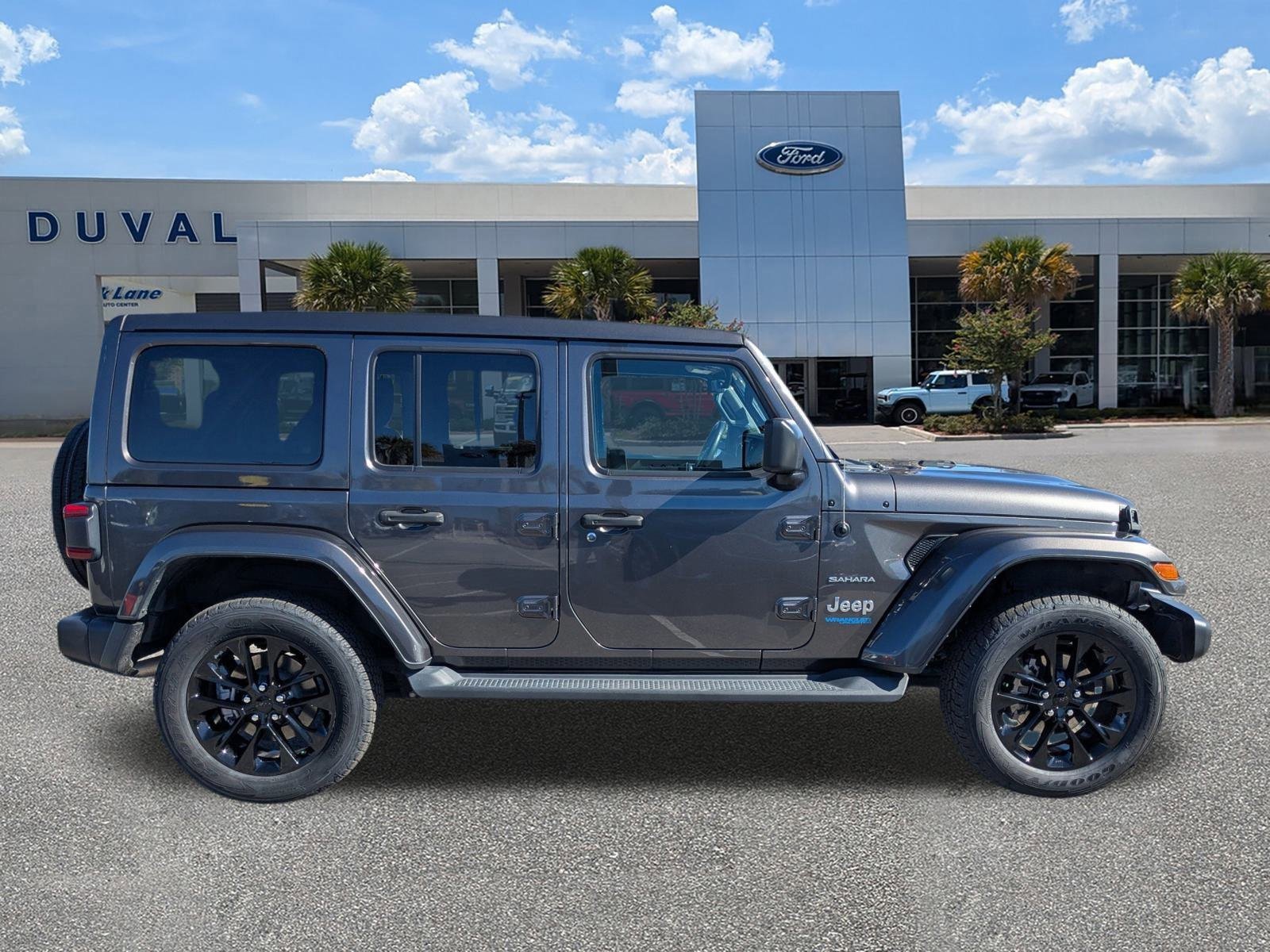 Used 2021 Jeep Wrangler Unlimited Sahara w/ Cold Weather Group image 6