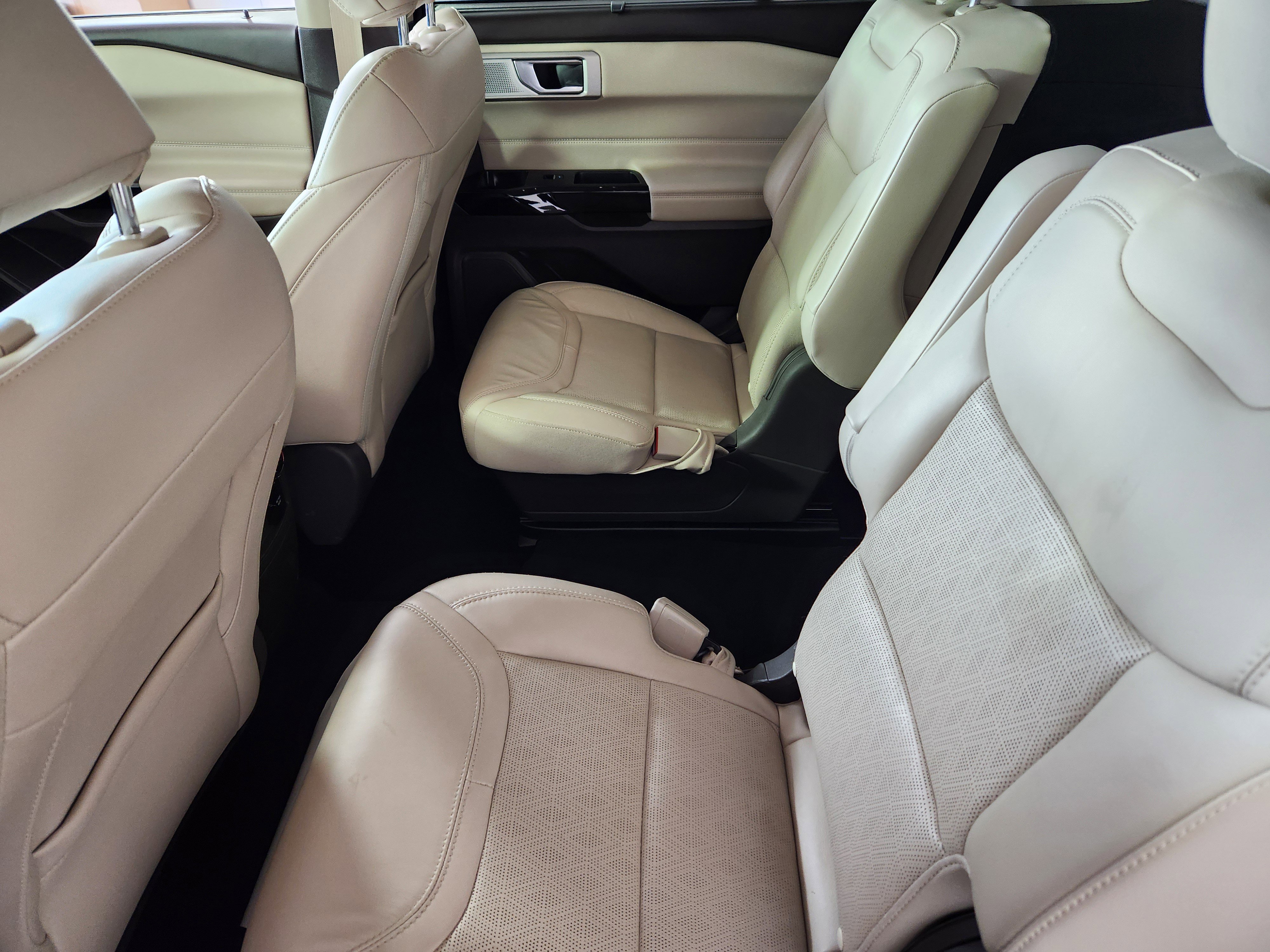 Certified 2022 Ford Explorer Platinum w/ Equipment Group 601A image 14