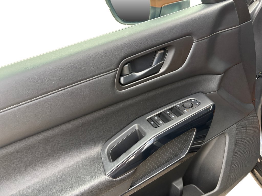 Used 2024 Nissan Pathfinder SV FWD image 10