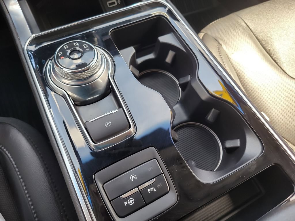 Certified 2019 Ford Edge Titanium w/ Equipment Group 301A FWD image 28