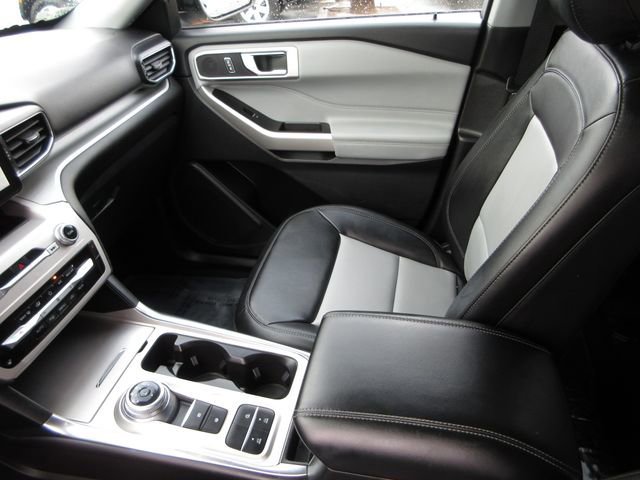 Certified 2022 Ford Explorer XLT w/ Equipment Group 202A image 22