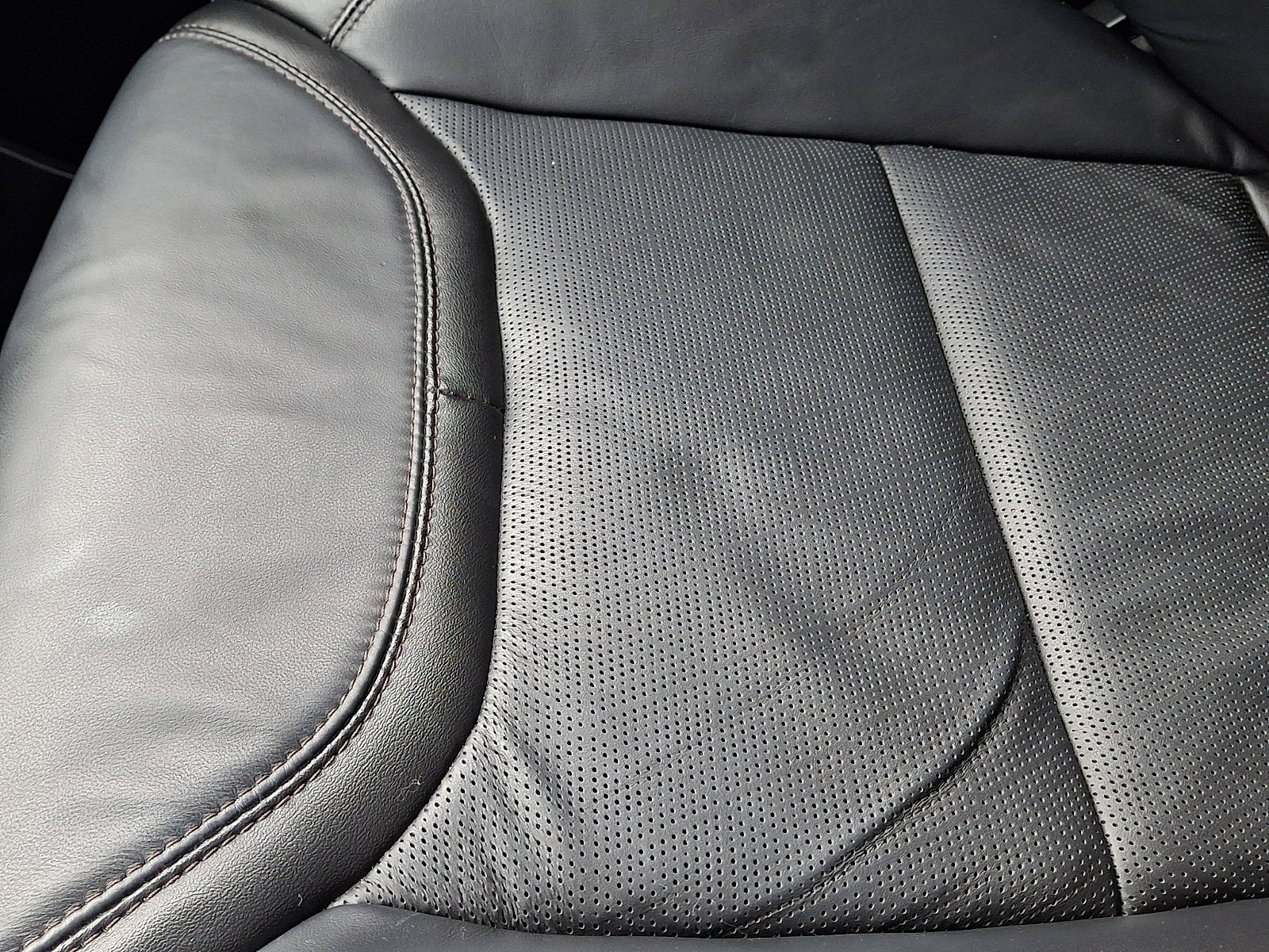 Certified 2023 Ford Explorer Platinum w/ Technology Package image 26