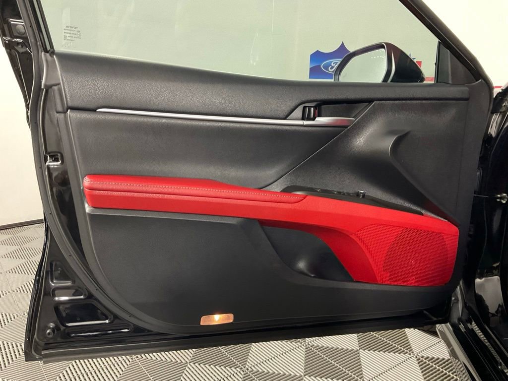 Used 2022 Toyota Camry XSE FWD image 9