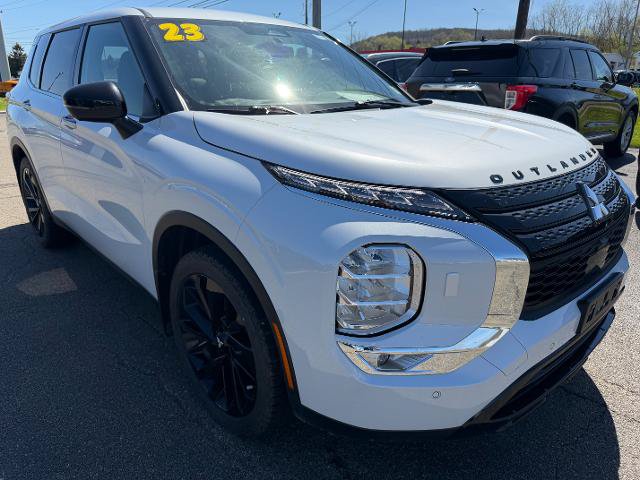 Used 2023 Mitsubishi Outlander SE AWD/4WD image 1