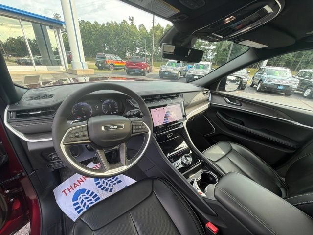 Used 2026 Jeep Grand Cherokee Limited w/ Luxury Tech Group II AWD/4WD image 19