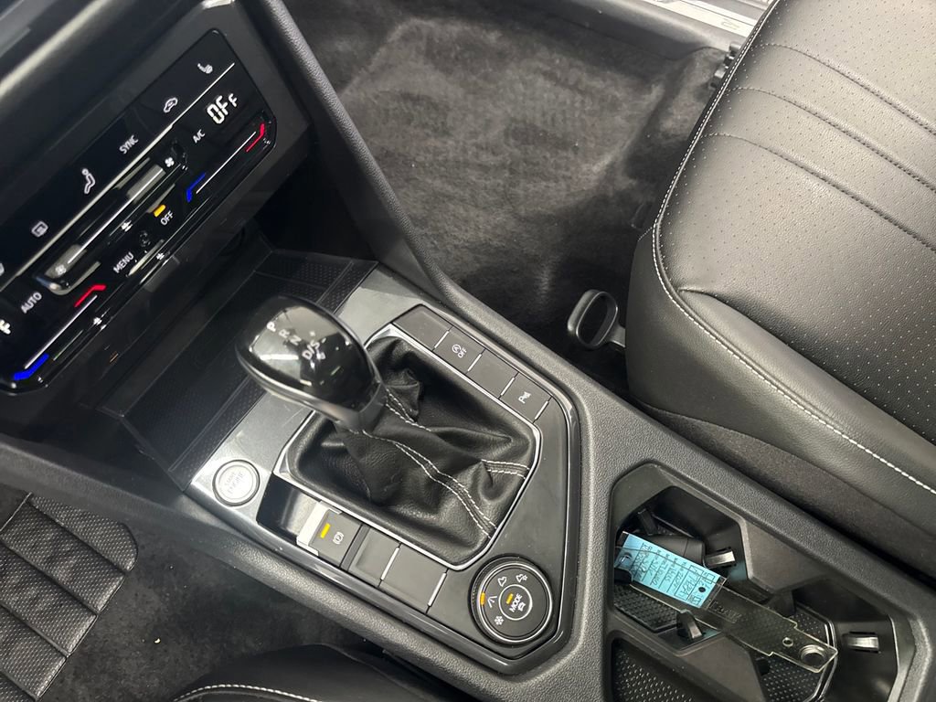 Used 2024 Volkswagen Tiguan SE R-Line AWD/4WD image 30