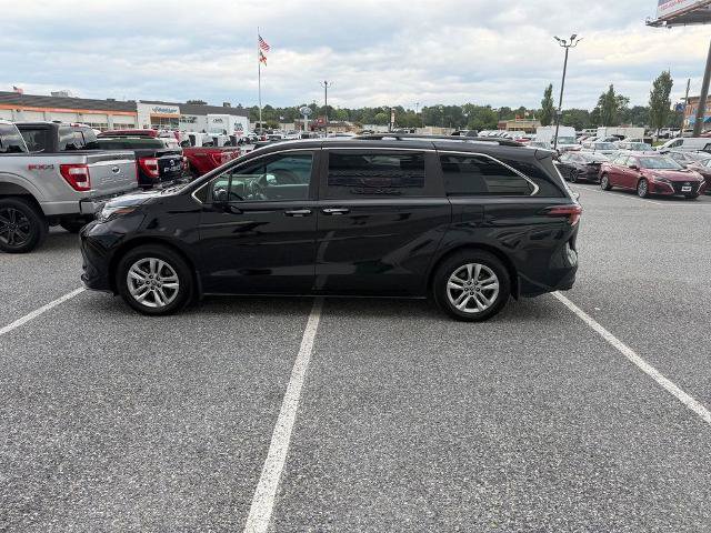 Used 2022 Toyota Sienna XLE Woodland Edition AWD/4WD image 5
