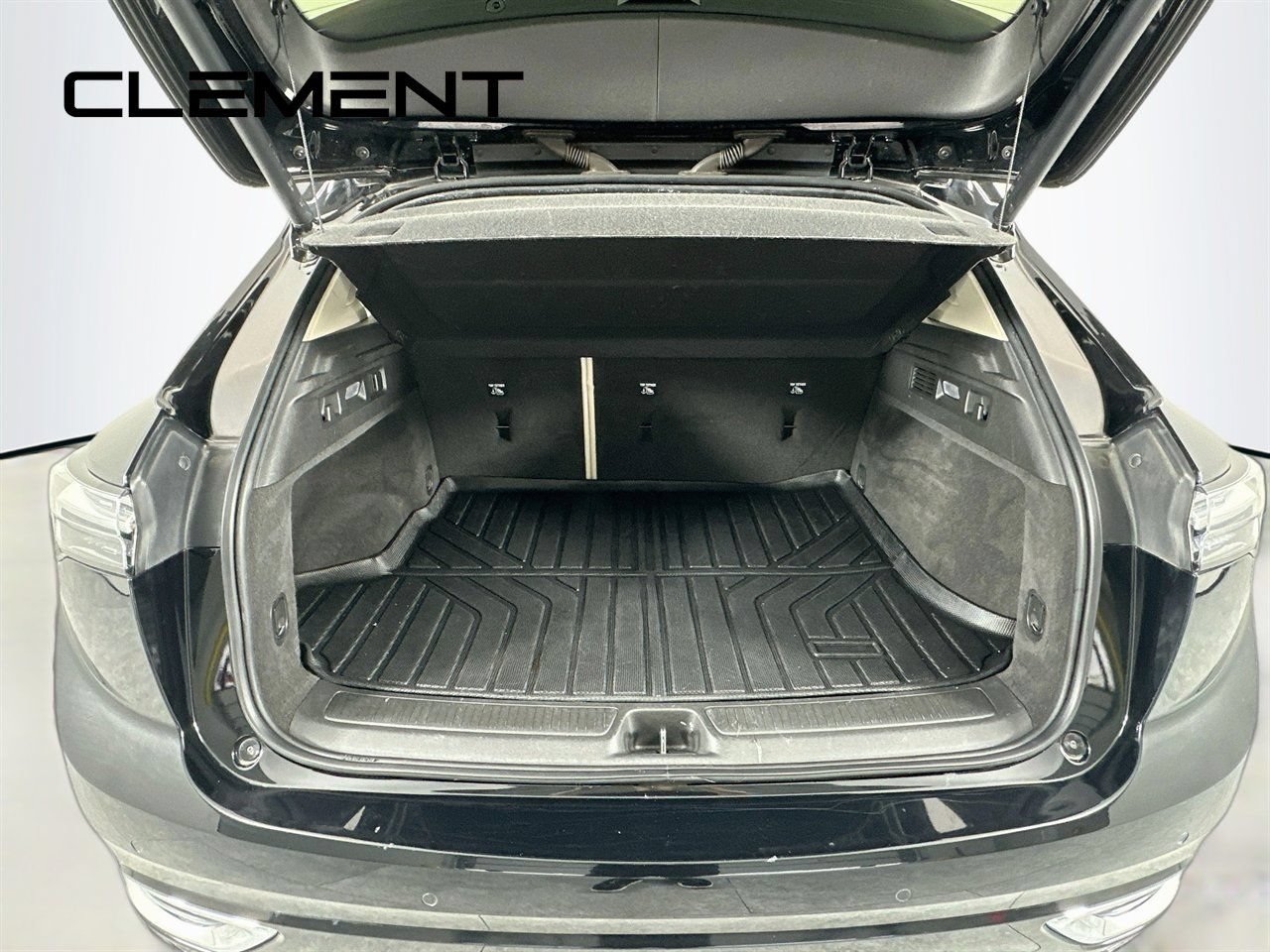 Used 2022 Buick Envision Avenir w/ Technology Package II AWD/4WD image 11