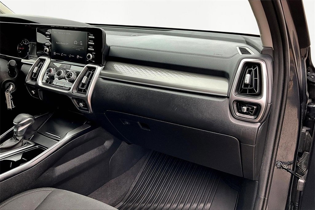 Used 2023 Kia Sorento LX image 17