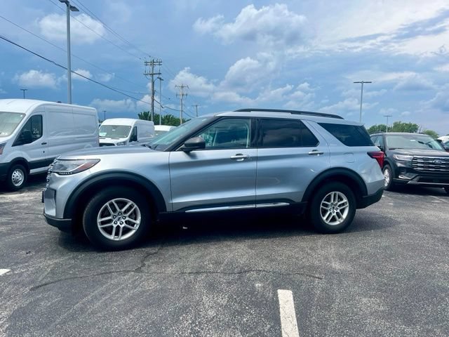 Certified 2025 Ford Explorer Active AWD/4WD image 3