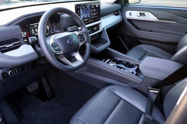 Certified 2025 Ford Explorer Active w/ Active Comfort Package image 3
