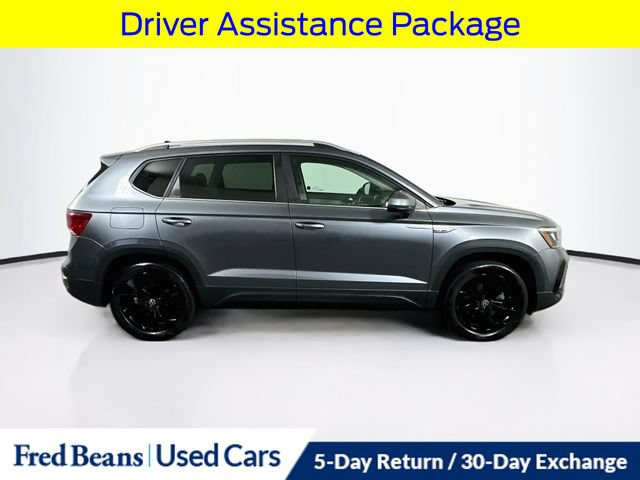 Used 2022 Volkswagen Taos SE w/ Panoramic Sunroof Package AWD/4WD image 10