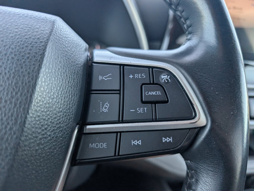 Used 2023 Toyota Highlander XLE FWD image 18