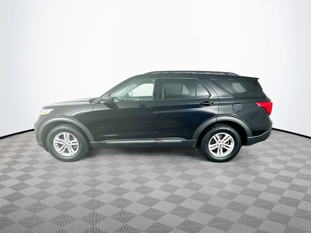 Certified 2023 Ford Explorer XLT w/ Equipment Group 202A AWD/4WD image 8
