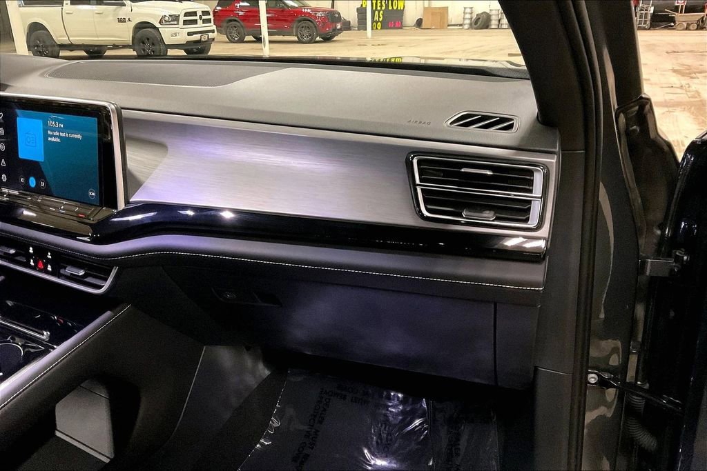 Used 2025 Volkswagen Atlas Cross Sport SE image 15