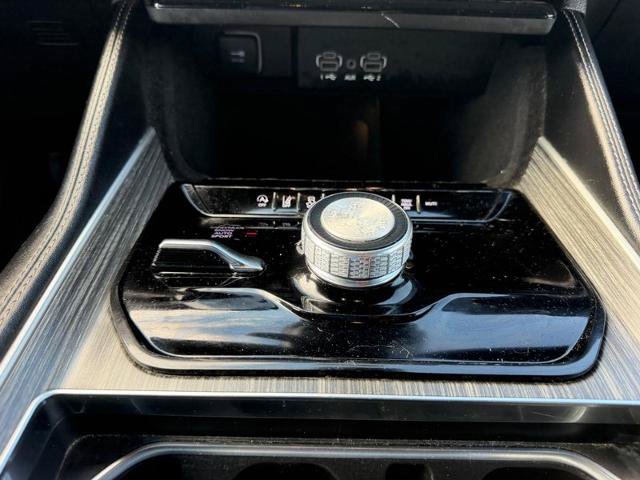 Used 2024 Jeep Wagoneer L Series II w/ Flexible Seating Group AWD/4WD image 19