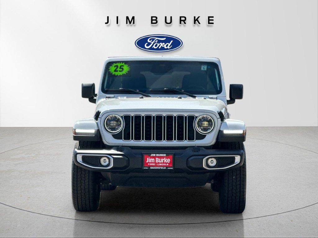 Used 2025 Jeep Wrangler Unlimited Sahara AWD/4WD image 8