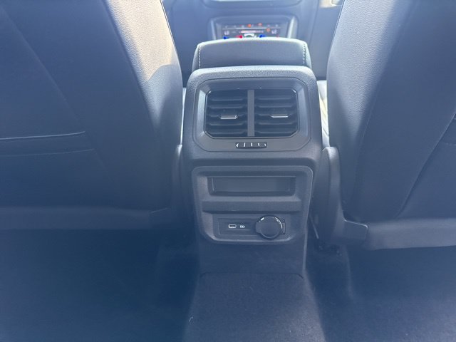 Used 2024 Volkswagen Tiguan SE AWD/4WD image 37