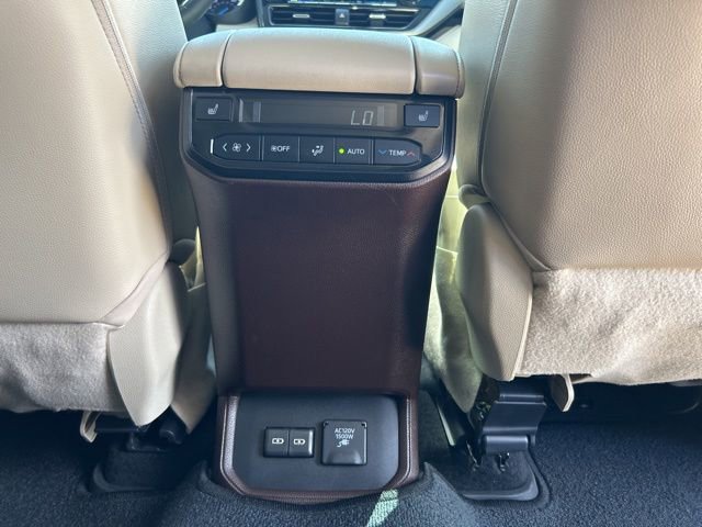 Used 2022 Toyota Highlander Platinum image 18