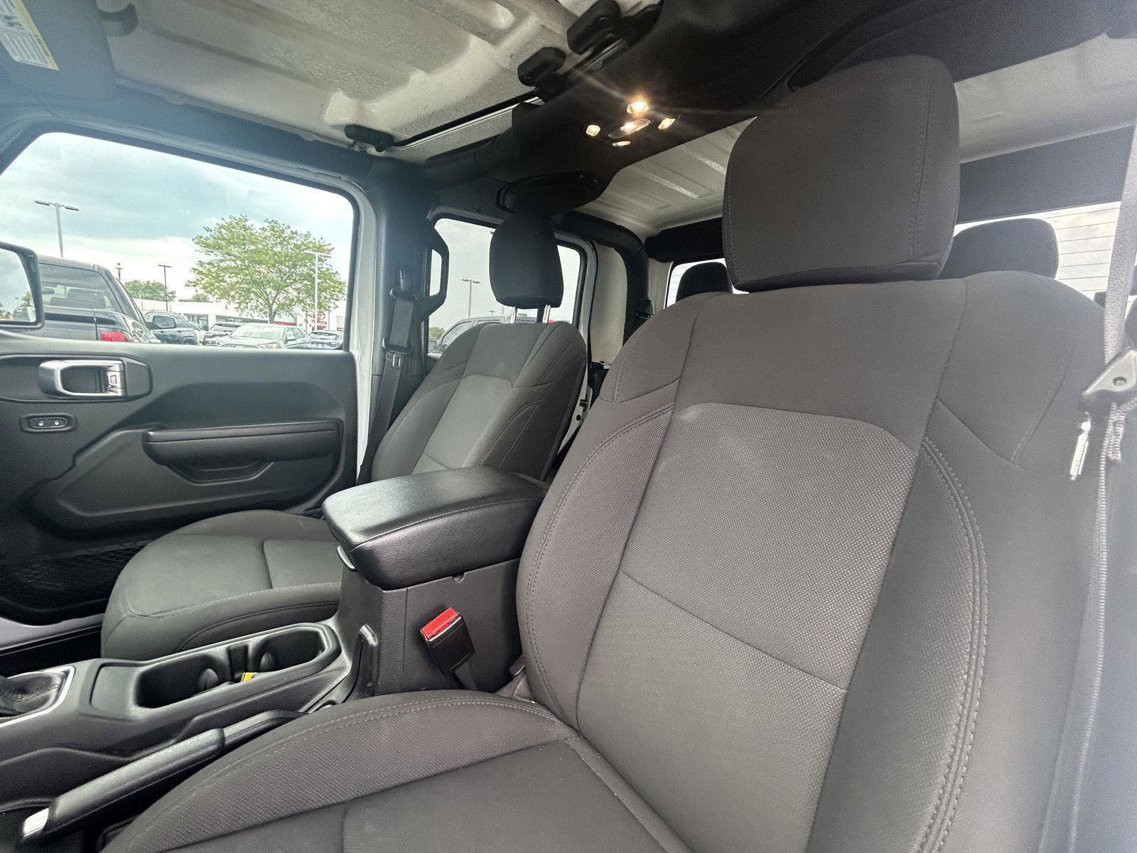 Used 2023 Jeep Gladiator Sport image 10