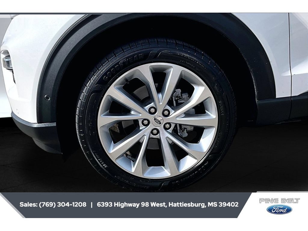 Certified 2022 Ford Explorer Platinum w/ Equipment Group 601A AWD/4WD image 7