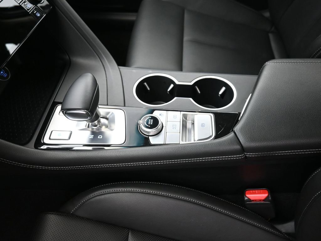 Used 2025 Genesis G70 2.5T image 20