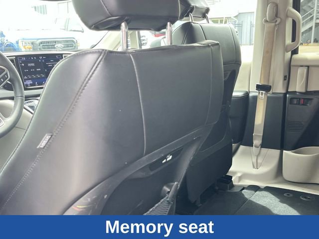 Used 2023 Chrysler Pacifica Touring-L FWD image 24