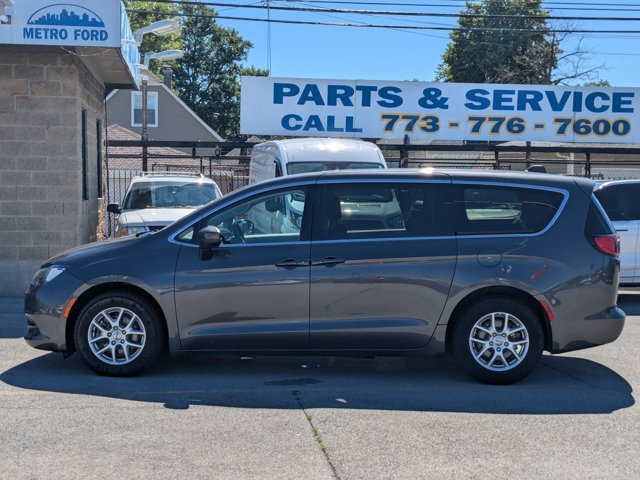 Used 2023 Chrysler Voyager LX FWD image 7