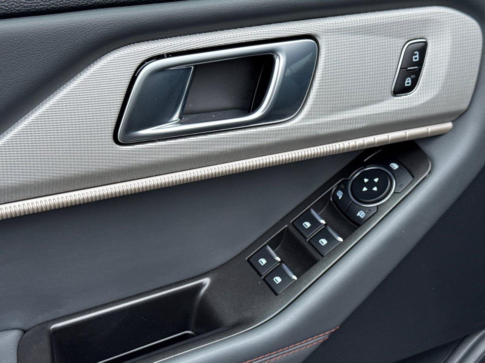 Certified 2026 Ford Explorer Active RWD image 30