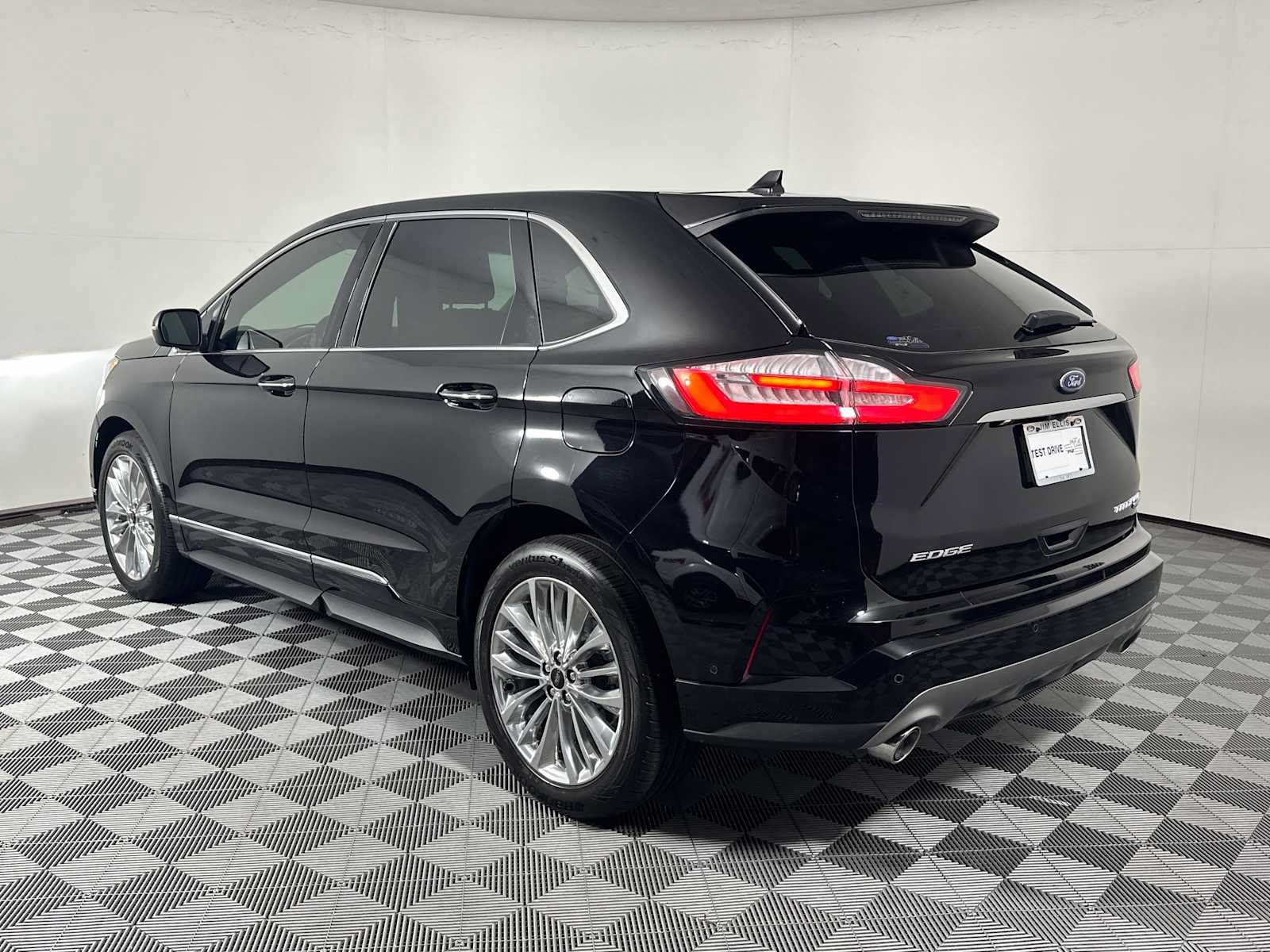 Certified 2020 Ford Edge Titanium w/ Equipment Group 301A FWD image 5
