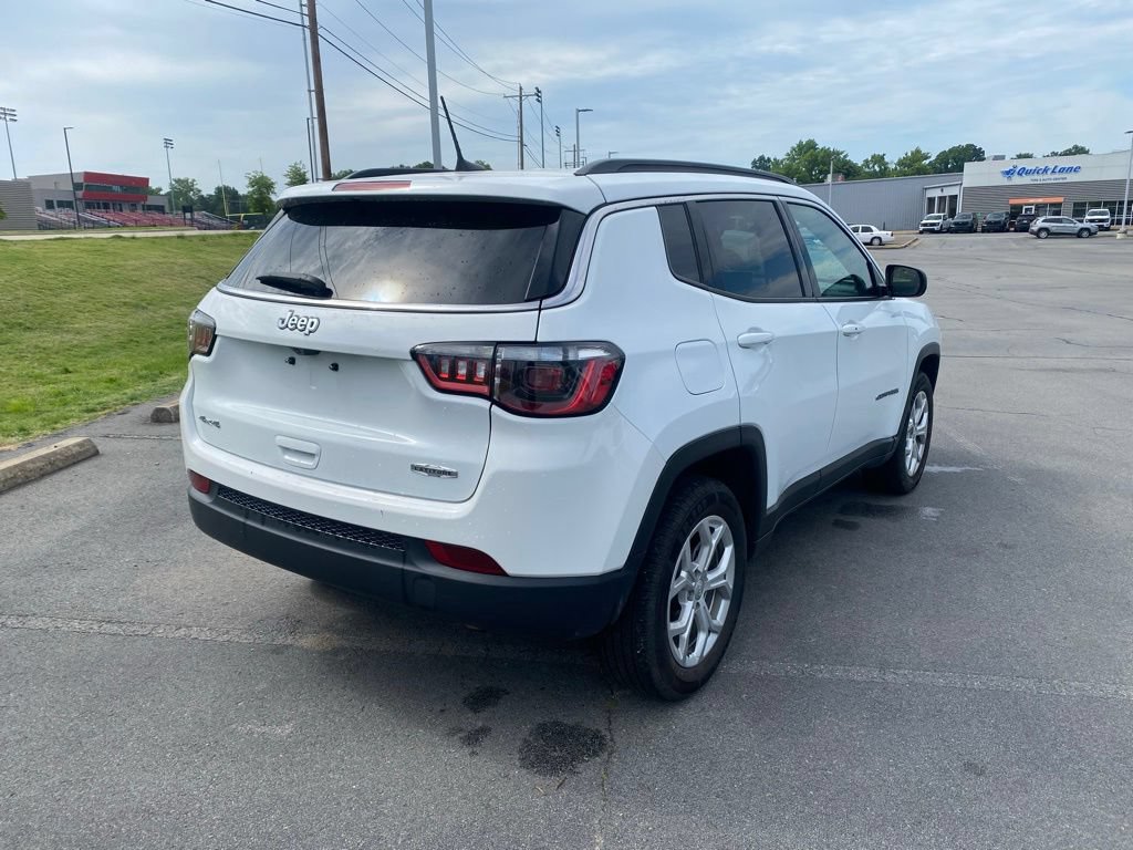 Used 2024 Jeep Compass Latitude AWD/4WD image 7