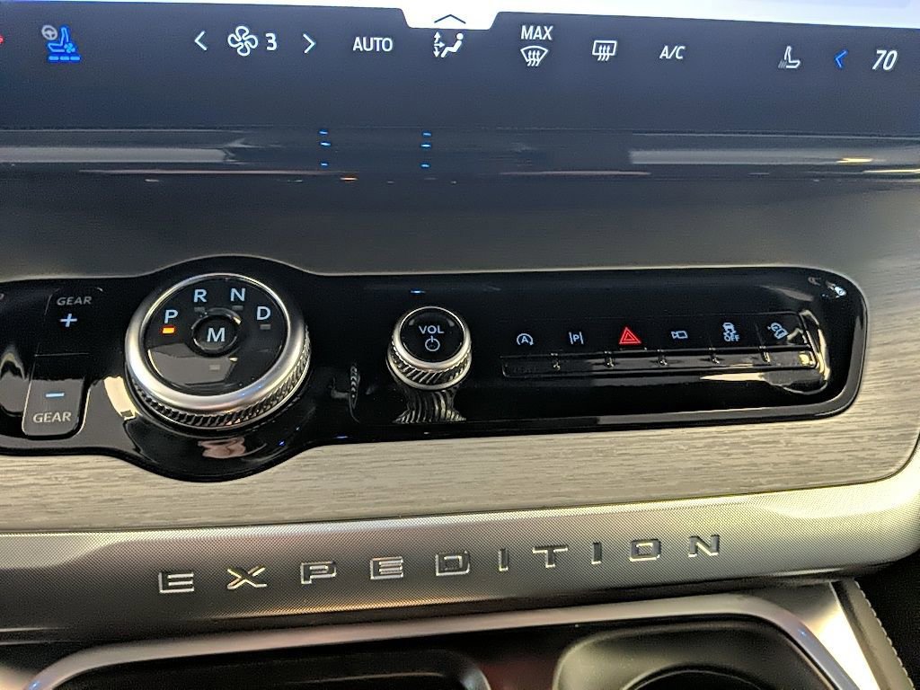 Certified 2025 Ford Expedition Max Platinum image 24