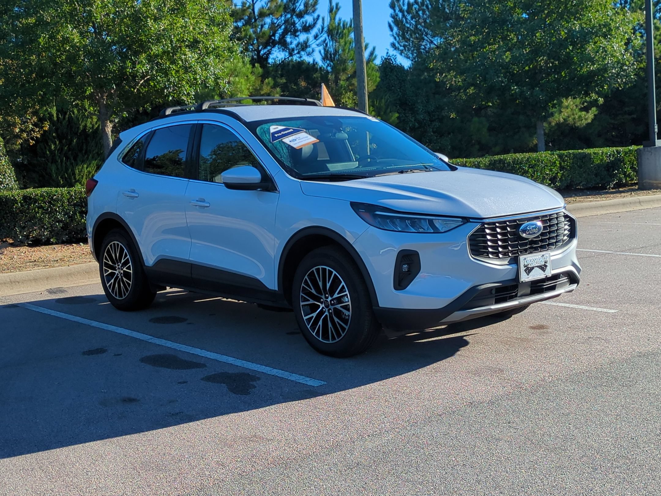 Certified 2025 Ford Escape SE FWD image 1