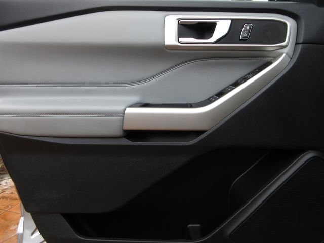 Certified 2022 Ford Explorer XLT w/ Equipment Group 202A image 10