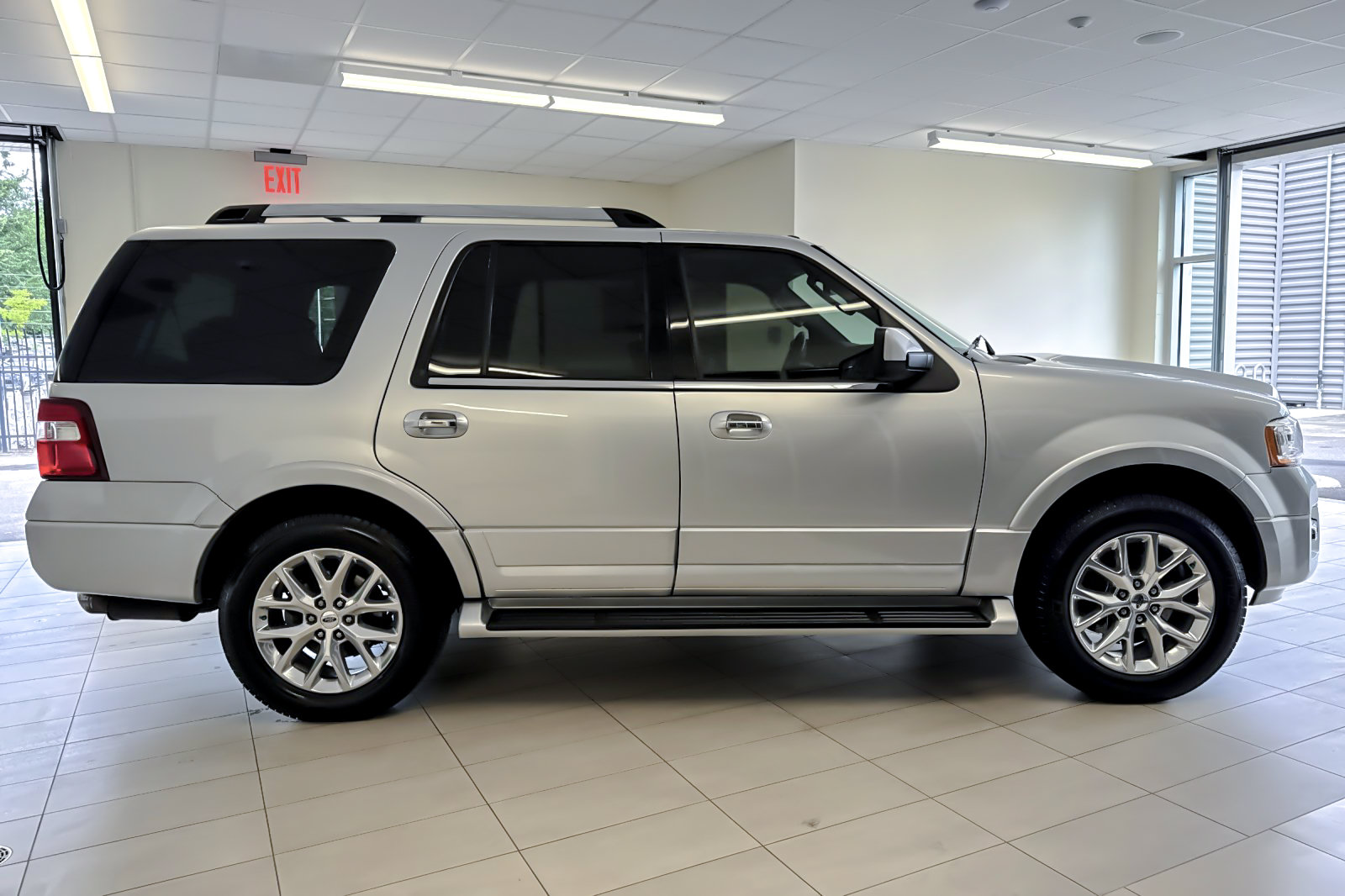 Certified 2017 Ford Expedition Limited AWD/4WD image 3