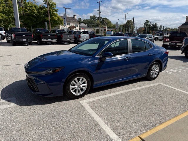 Used 2025 Toyota Camry LE FWD image 6