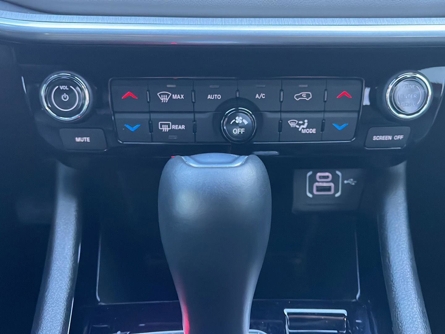 Used 2025 Jeep Compass Limited image 25