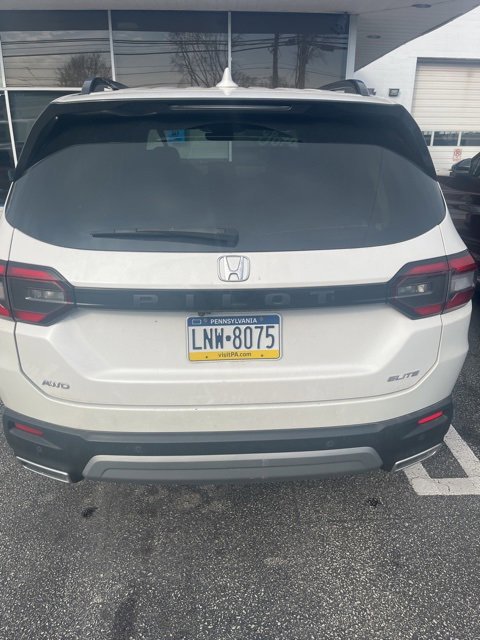 Used 2023 Honda Pilot Elite image 2