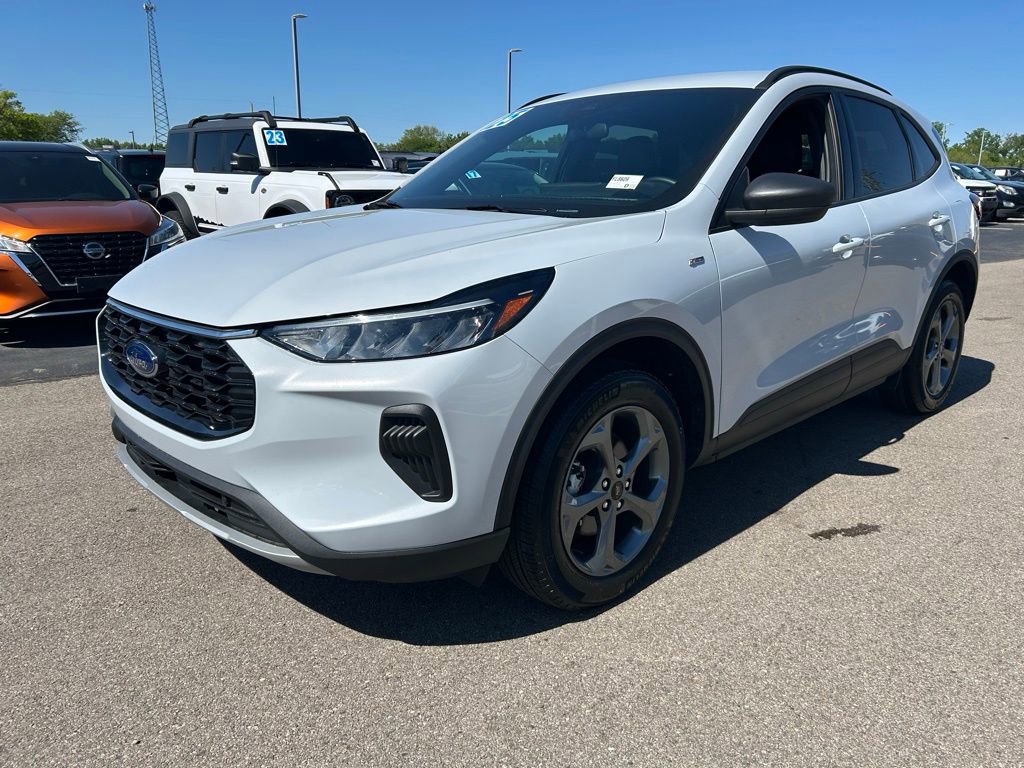 Certified 2025 Ford Escape ST-Line w/ Tech Pack #1 AWD/4WD image 4