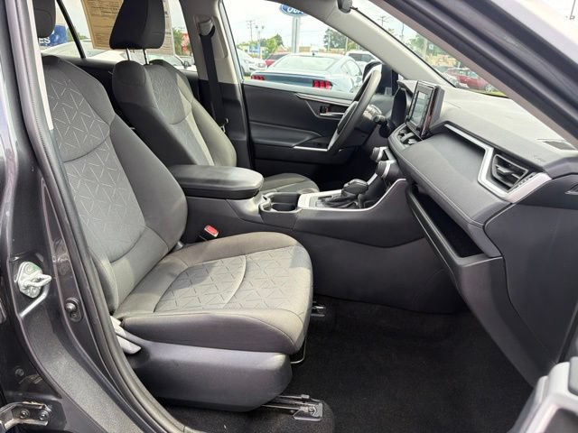 Used 2020 Toyota RAV4 XLE w/ Convenience Package AWD/4WD image 18