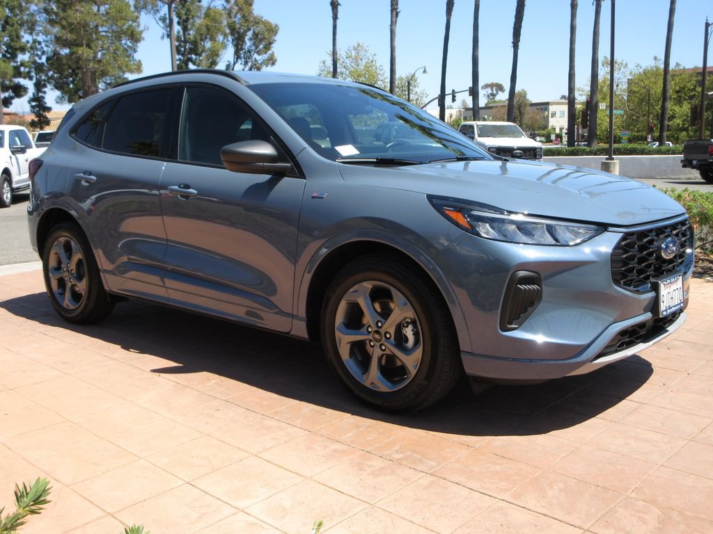 Certified 2023 Ford Escape ST-Line w/ Tech Pack #1 FWD image 6