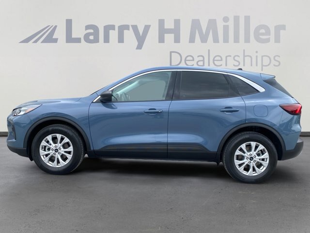 Certified 2023 Ford Escape Active w/ Tech Pack #1 AWD/4WD image 2