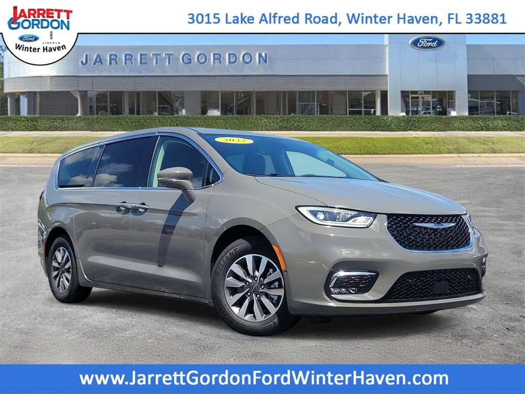 Used 2022 Chrysler Pacifica Touring-L w/ Uconnect Theater Family Group