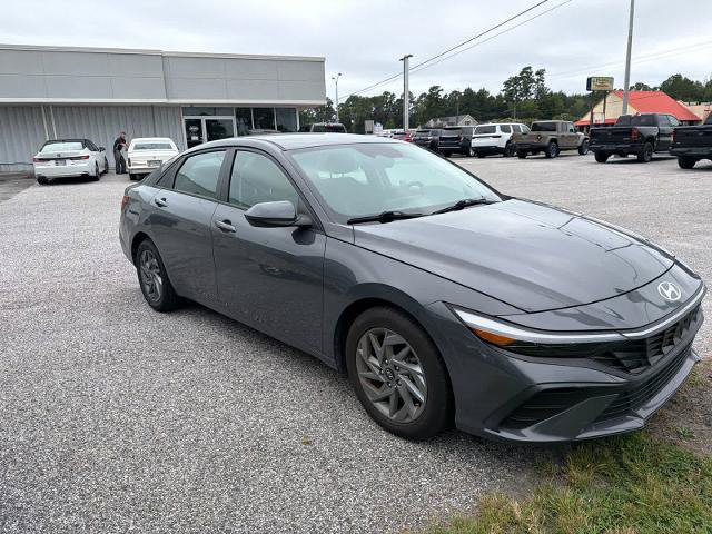 Used 2024 Hyundai Elantra SEL FWD image 6