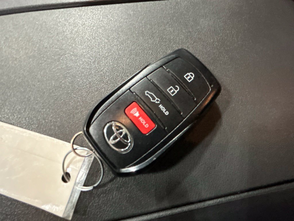 Used 2025 Toyota Highlander XLE AWD/4WD image 26