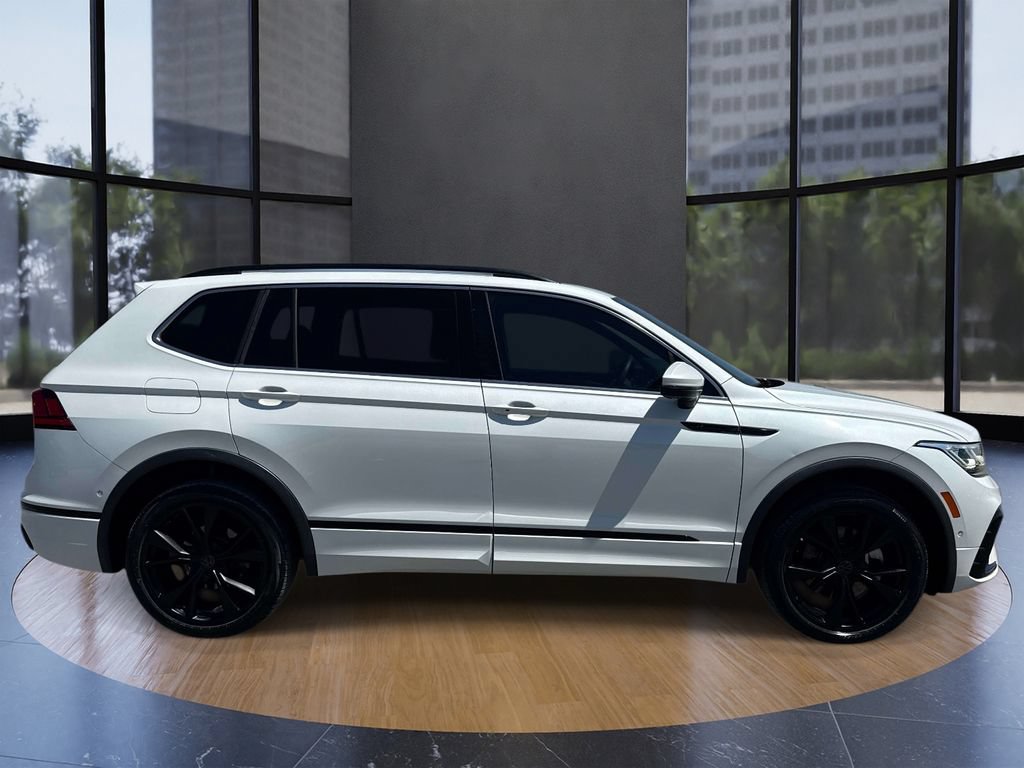 Used 2022 Volkswagen Tiguan SEL R-Line AWD/4WD image 2