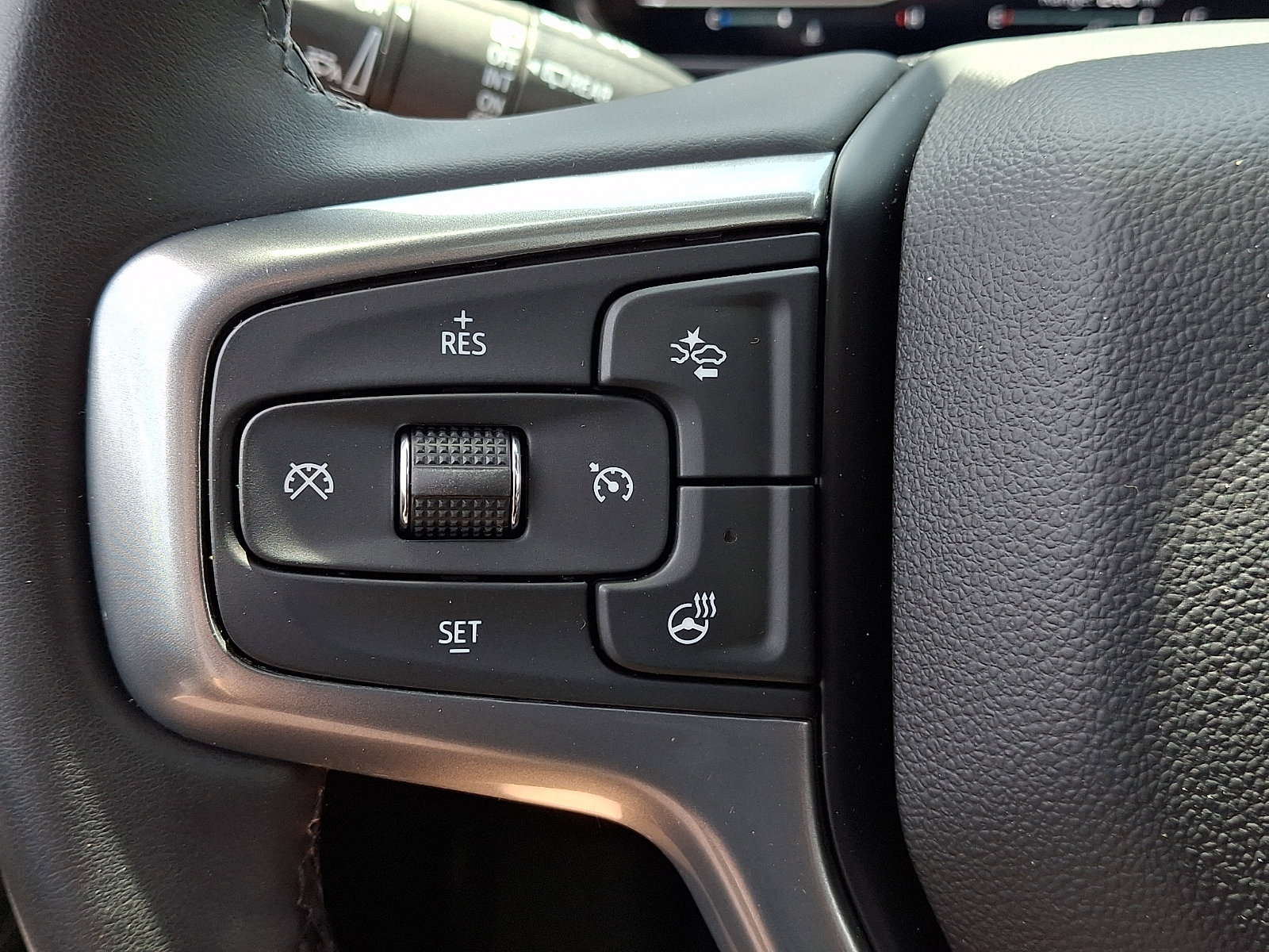 Used 2023 Chevrolet Tahoe Z71 w/ Luxury Package AWD/4WD image 29