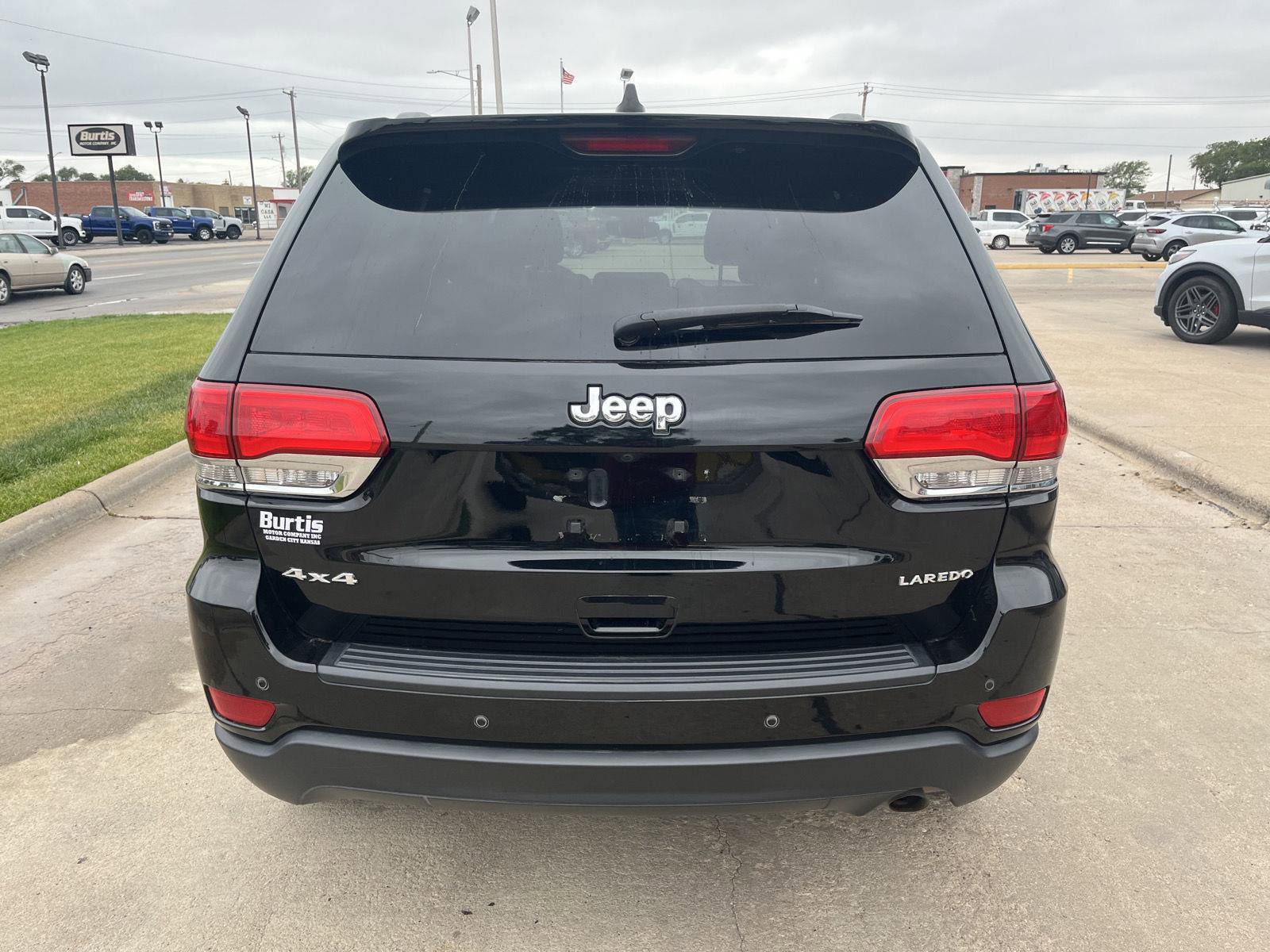 Used 2019 Jeep Grand Cherokee Laredo w/ 18" Wheel & 8.4" Radio Group AWD/4WD image 7