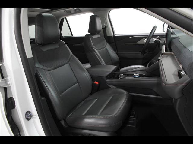 Certified 2025 Ford Explorer Active w/ Active Comfort Package AWD/4WD image 17