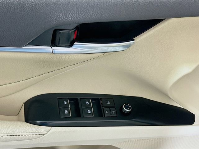 Used 2018 Toyota Camry L image 18